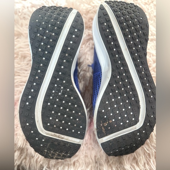 Nike Men's Interact FlyKnit Running Shoes.   (Size 10.5) - Picture 8 of 8